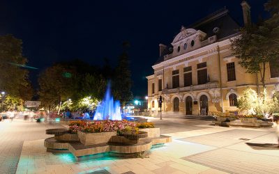 Expoziția ,,Armonii de toamnăˮ, cu lucrări semnate de VERONICA MOCANU și NADIA BÎRLĂDEANU